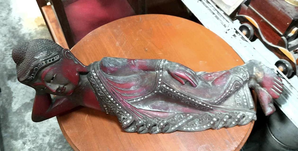 พระนอนไม้แกะ พระพุทธรูปไม้แกะสลัก ปางไสยาสน์ ศิลปะล้านนา