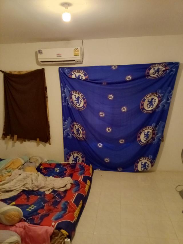 บ้านทาวน์เฮ้าส์ 3ห้องนอน 2ห้องน้ำ 1ห้องครัว 1ห้องเก็บของ จอดรถยนต์ได้2คัน หมู่บ้านแฟมิลี่ซิตี้ อำเภอเมืองชลบุรี ใกล้นิคมอมตะนคร ห่างมอเตอร์เวย์5นาที 7