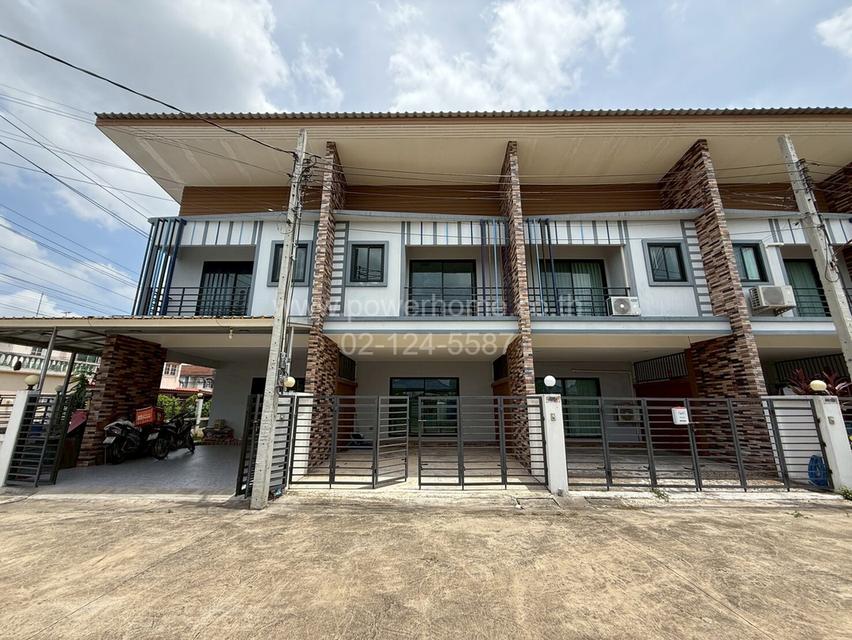 หมู่บ้านบัวทองแลนด์ เนื้อที่ : 24.4 ตารางวา ถนนบ้านกล้วย-ไทรน้อย ต.บางบัวทอง อ.บางบัวทอง จ.นนทบุรี