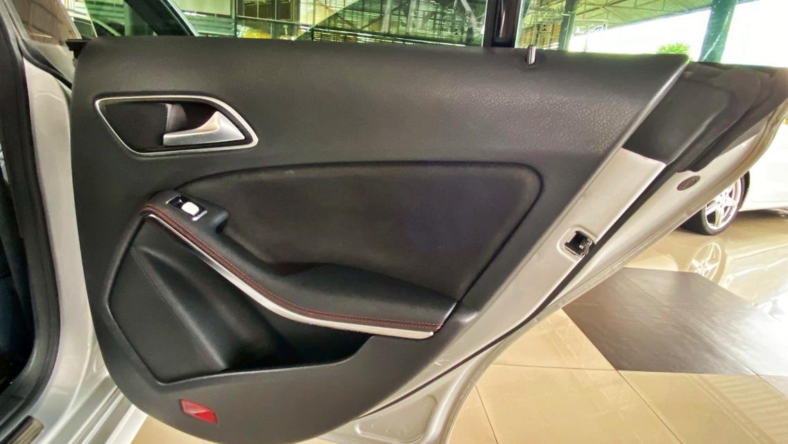 สปอร์ตแวกอน 5 ประตู Benz CLA250Shooting W117 รูปที่ 6