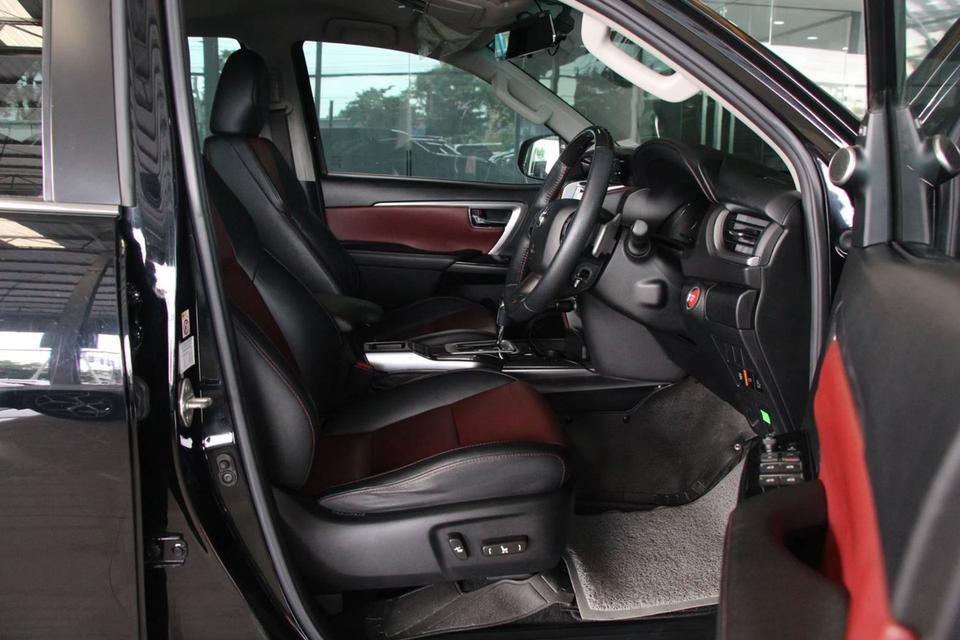 Toyota Fortuner 2.8TRD 4WD  7