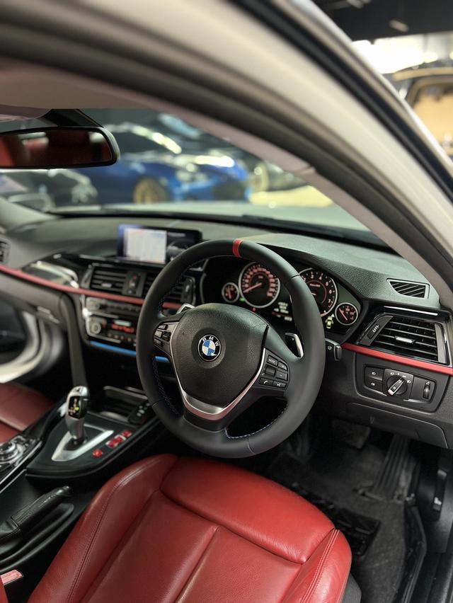 BMW 320i Sport 4