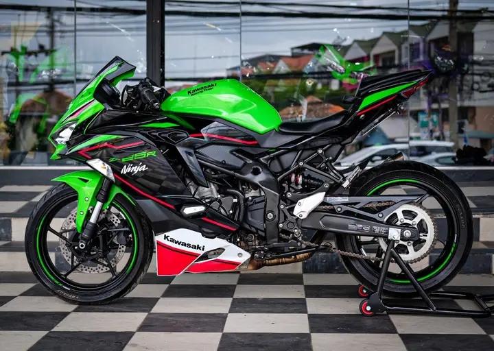 รถพร้อมใช้งาน Kawasaki Ninja ZX-25R 4