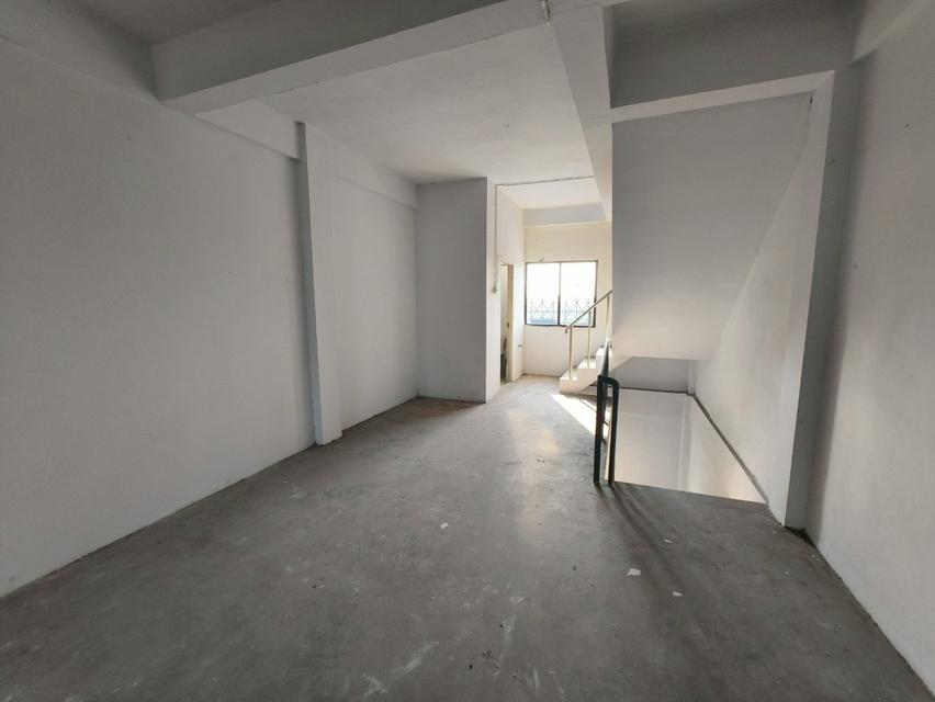 ให้เช่าหรือขาย อาคารพาณิชย์ 4 ชั้น 2 คูหา คูหาละ 20 ตร.ว. ติดถนนเศรษฐกิจ 1 ตำบลนาดี เมืองสมุทรสาคร 9