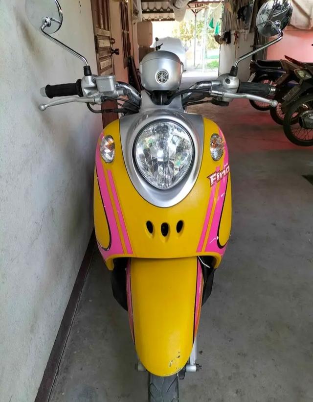 Yamaha Fino สีเหลือง