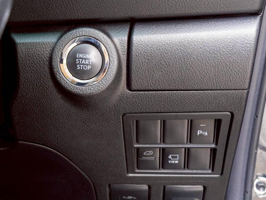 Toyota Fortuner 2.4G ปี22 11