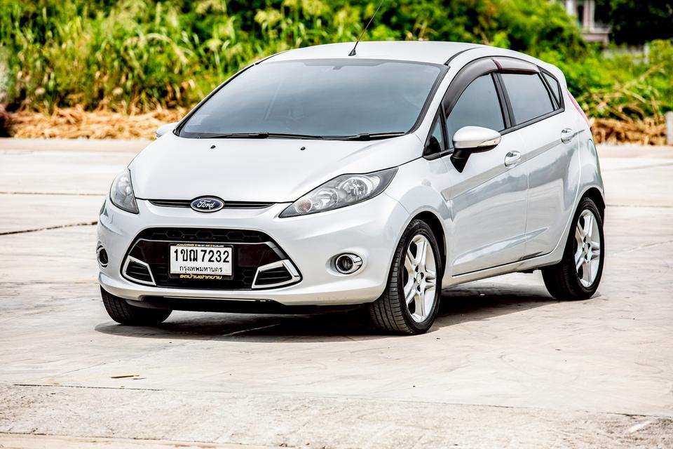 Ford Fiesta 1.5 Sport 5 ประตู สีเทา เกียร์ออโต้ ปี 2010 สวย สภาพดี 