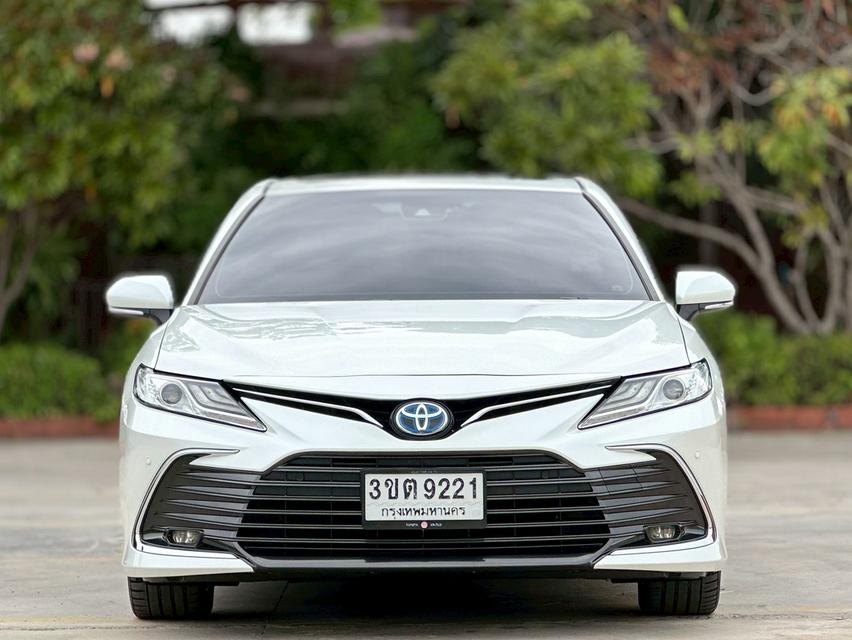 รหัสรถ PAT9221 Toyota Camry 2.5HEV Premium สีขาวมุก ปี 2022