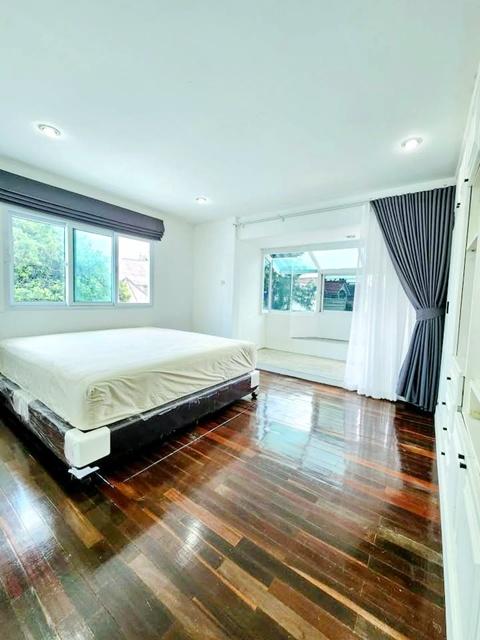 เฟอร์นิเจอร์ครบ 2-3 ห้องนอน ให้เช่าบ้านเดี่ยว 2 ชั้น หัวมุม ทำเลเด่น ใกล้ MRT สัมมากรเพียง 200 ม. รามคำแหง 110-112 บ้านก 6