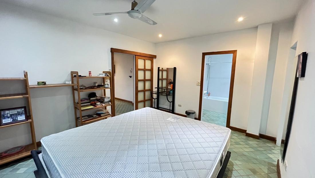 หมู่บ้านพรไพลิน ซอยลาดพร้าว 35/1 เขตจตุจักร ทาวน์เฮ้าส์แปลงมุม 3 ชั้น 36 ตารางวา 3 ห้องนอน 3 ห้องน้ำ เพียง 3 นาทีถึง MRT สถานีภาวนา 10