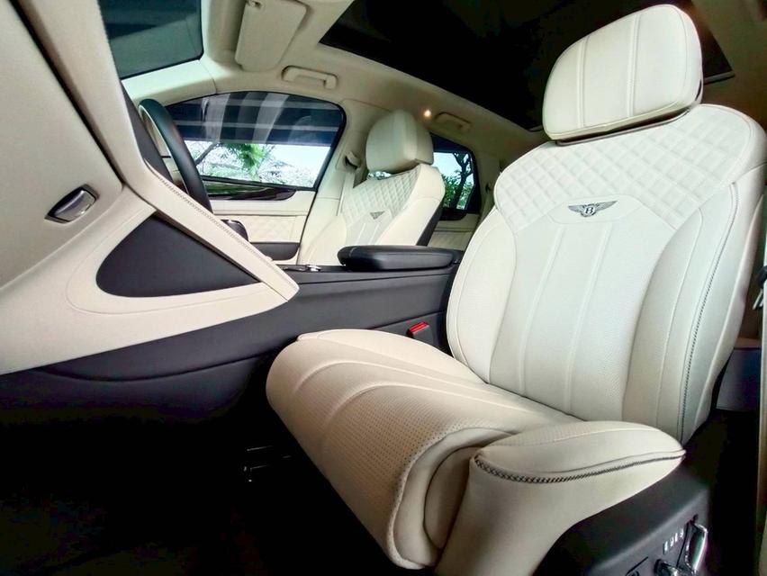 รหัสรถ PEAT53 Bentley Bentayga Hybrid (demo) 8