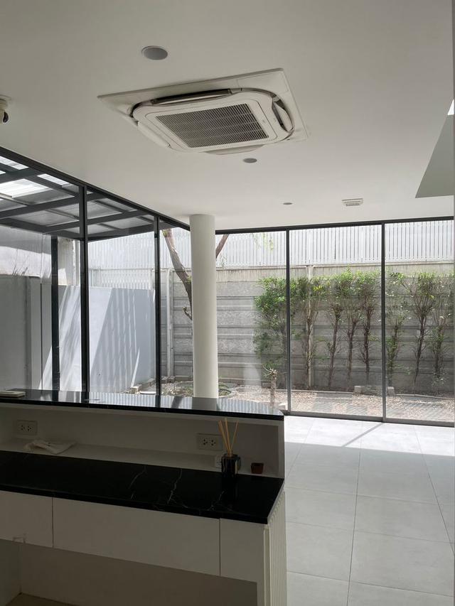 Home Office for Rent** **ARKIN Vibhavadi – Near Don Mueang Airport** Home Office ติดถนนวิภาวดี เพียง **50 เมตร** 8
