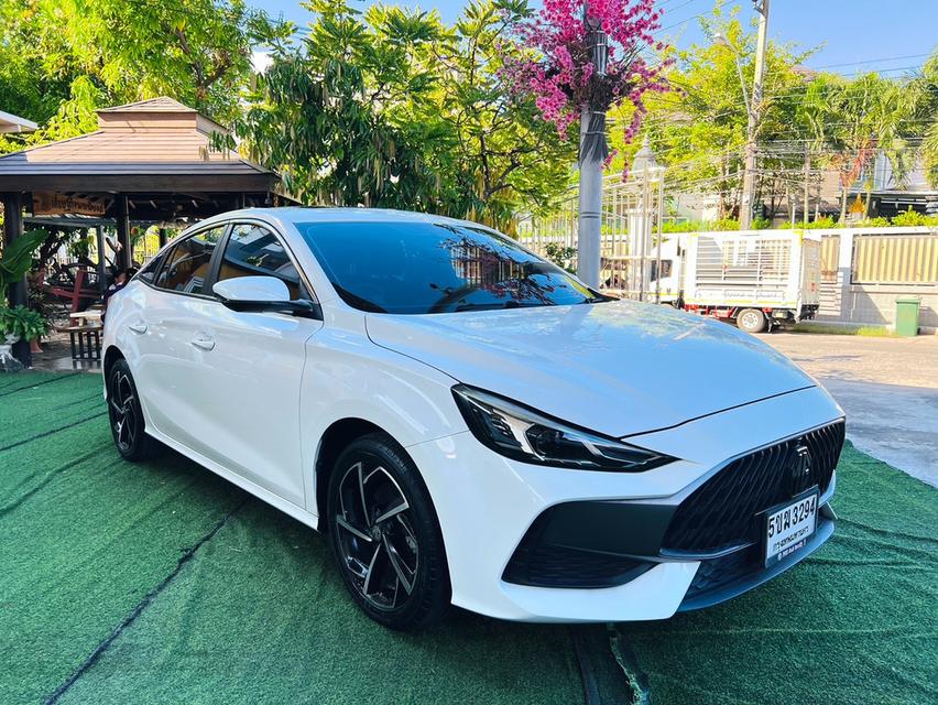 ~MG 5 1.5 D PLUS AUTO ปี 2024 ~รถเก๋งดีไซน์สปอร์ต โฉบเฉี่ยวทันสมัย ~รถสวย มือเดียวป้ายแดง ~ไมล์น้อย วิ่งเพียง 19,xxx กม. ~รุ่น D PLUS เกียร์ รูปย่อยที่ 3