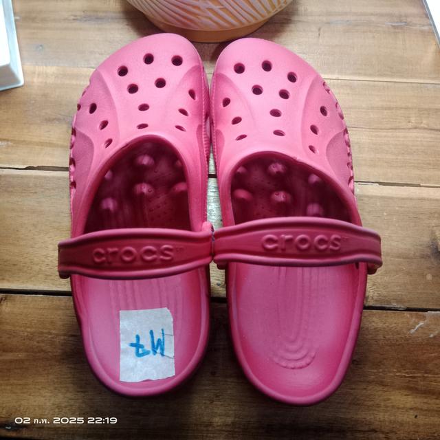 รองเท้า CROCS มือ2 แท้ 100% สีแดงเลือดนก ขนาด M7 หรือ เบอร์ 40 ยาว25-25.5ซม. สภาพเกิน80% สอบถามข้อมูลเพิ่มเติม Line : @992pqeqo 5