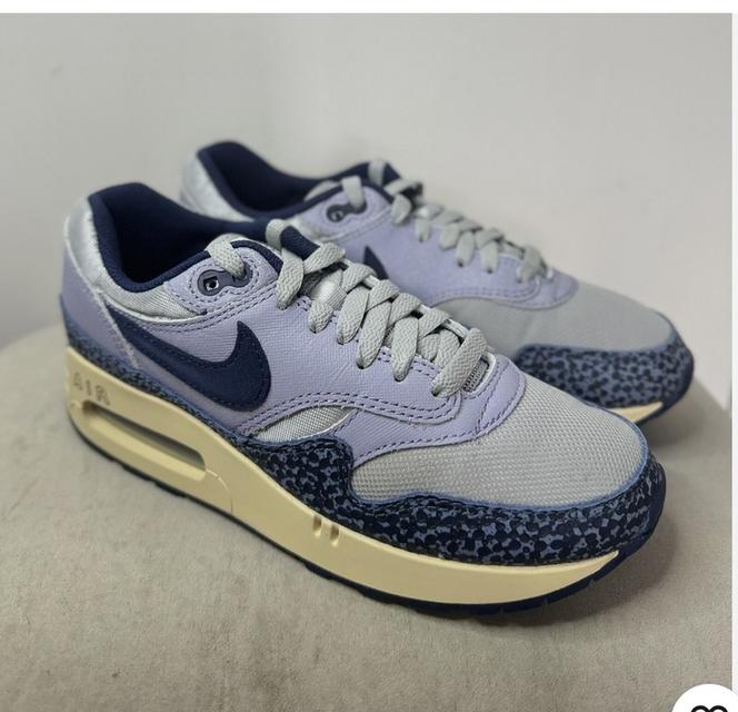 รองเท้าผ้าใบ Nike Air Max 2