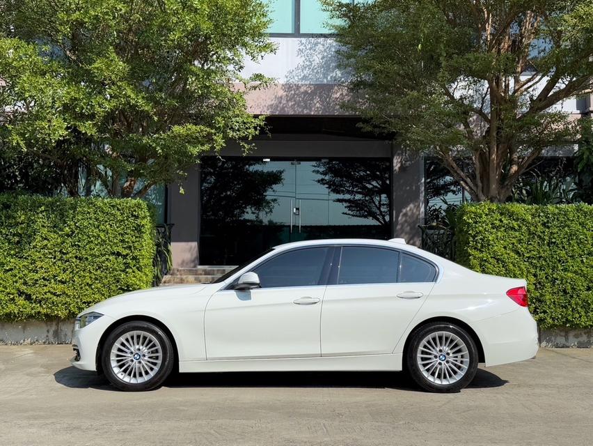 2017 BMW 320D F30 LCI รถมือเดียวออกป้ายแดง รถวิ่งน้อย เข้าศูนย์ทุกระยะ ไม่เคยมีอุบัติเหตุครับ 5