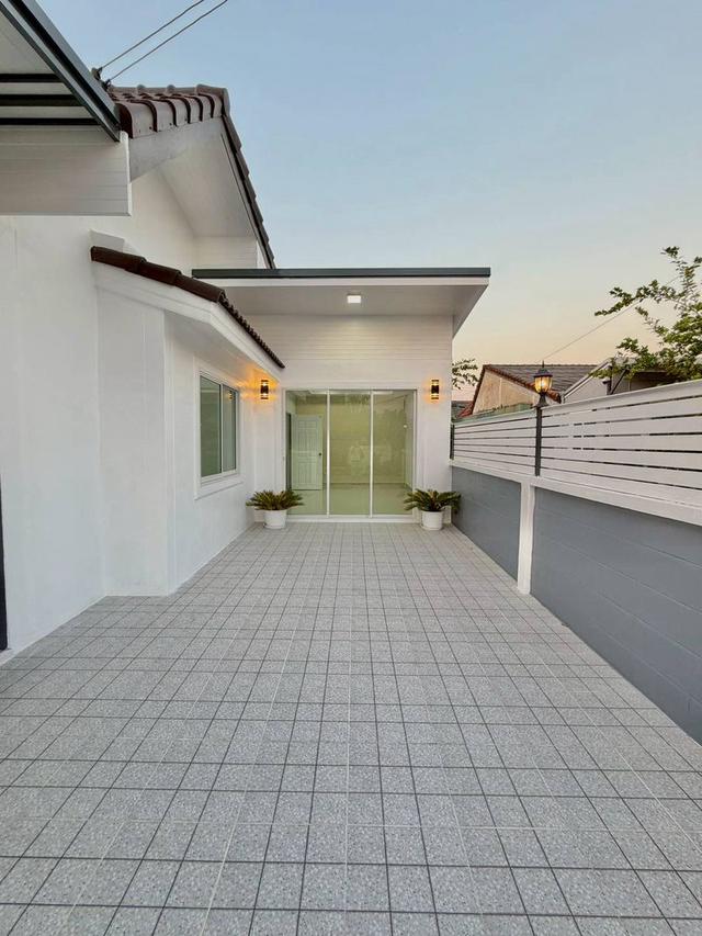 หมู่บ้านบัวทอง4 ถนนบ้านกล้วย-ไทรน้อย 4