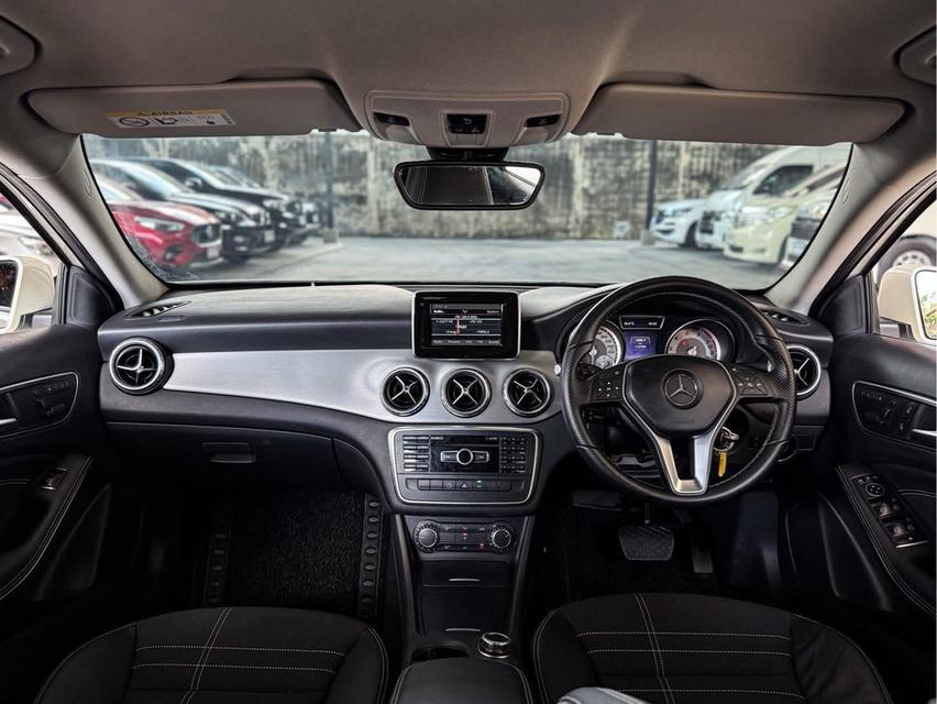 ปี 2014 BENZ GLA-CLASS, 200 โฉม W156 ปี14-20 สีขาว เลขไมล์ 112,xxx km. - เครื่องยนต์เบนซิน 4สูบ 1.6L 17