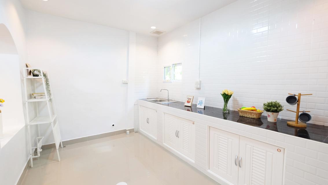 ให้เช่า TownHome 4 ชั้น Renovate ใหม่ทั้งหลัง! 5 ห้องนอน 3 ห้องน้ำ 1 ห้องครัว 6