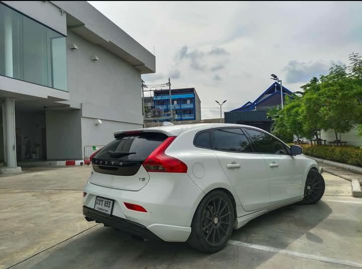 Volvo V40 สีขาวสภาพใหม่ 2