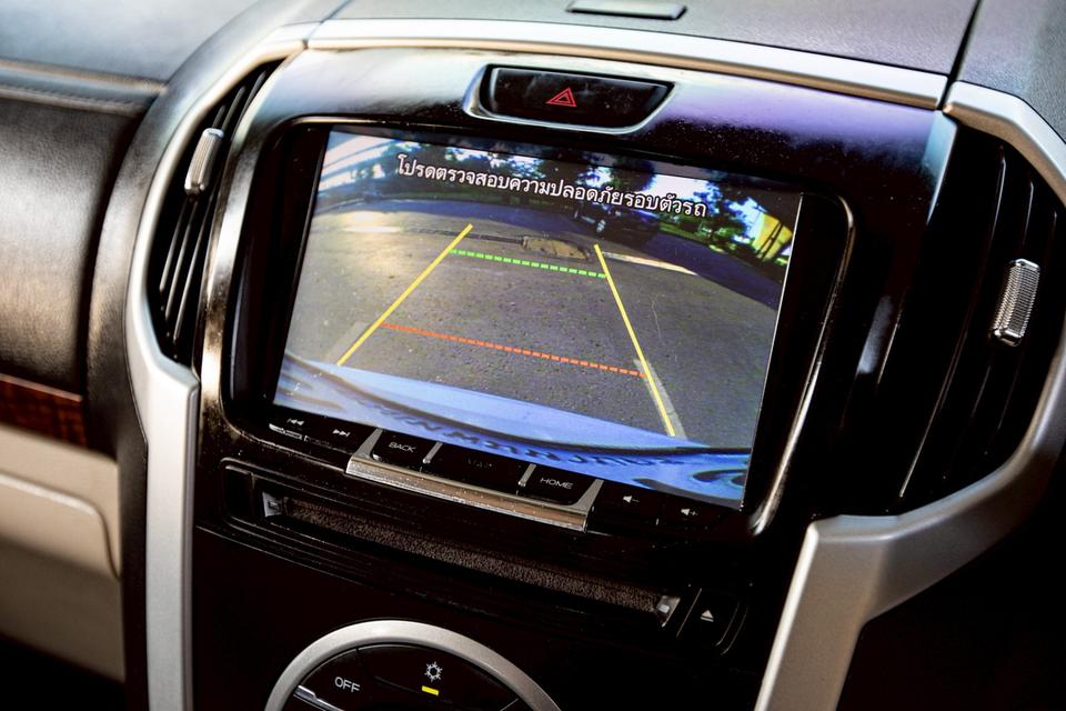 Isuzu Mu-X 1.9 DVD สีขาว ปี 2017 มือเดียวป้ายแดง 17