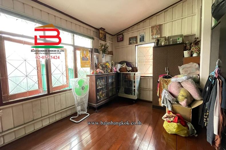บ้านเดี่ยว สุขสวัสดิ์นิเวศน์ 2 ซอย 8 เนื้อที่ 40 ตรว. ตำบลในคลองบางปลากด อำเภอพระสมุทรเจดีย์ จังหวัดสมุทรปราการ 11