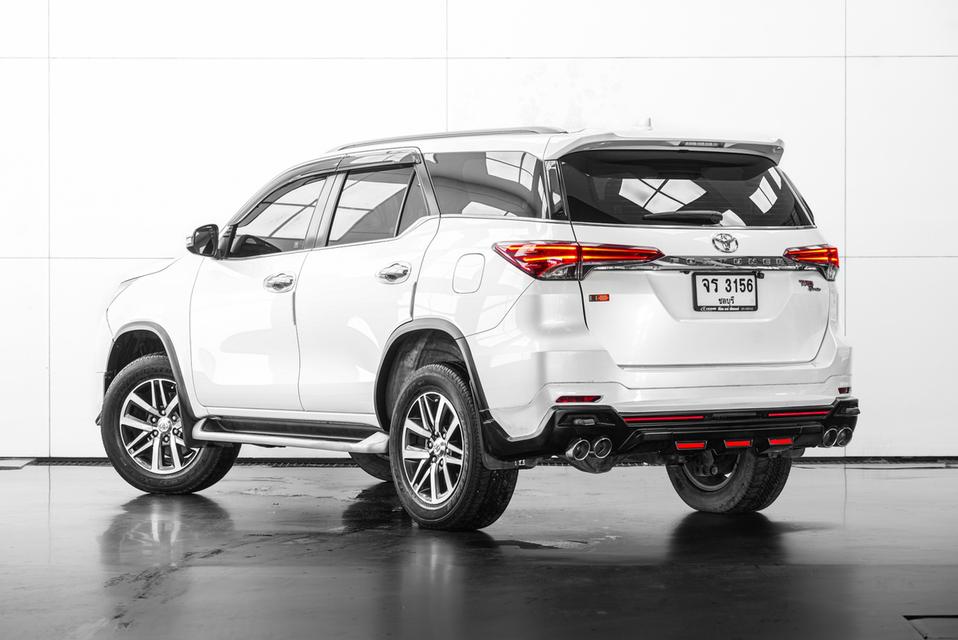 2019 TOYOTA FORTUNER 2.4 V 2WD SUV สีขาว เลขไมล์ 113171 กม.