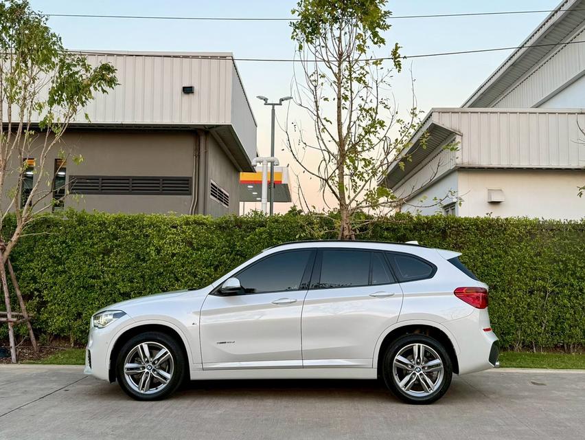 bmw X1 2.0 sDrive18d M Sport (F48) ปี 2017 มือเดียวป้ายแดง สีเดิมทั้งคัน ไม่เคยชน ไม่เคยทำสี รถเข้าศูนย์ทุกระยะ รูปที่ 5