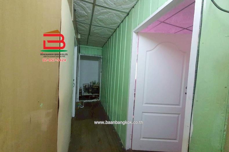 บ้านเดี่ยว หมู่บ้าน ปิ่นเจริญ 1 (ซอยสรณคมน์ 19) เนื้อที่ 30 ตรว. ใกล้สนามบินดอนเมือง ถนนสรงประภา แขวงสีกัน เขตดอนเมือง กรุงเทพฯ 10