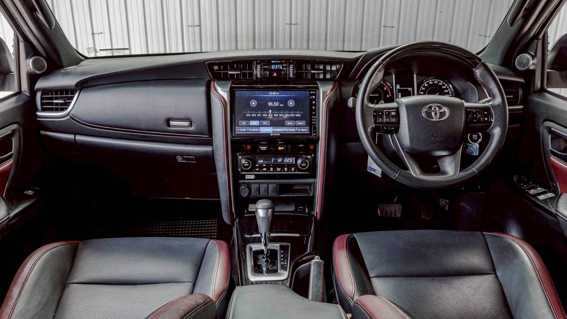 TOYOTA FORTUNER 2.4 LEGENDER BLACK TOP ปี 2020 สีขาว ดำ โฉม ปี15-ปัจจุบัน รูปที่ 13