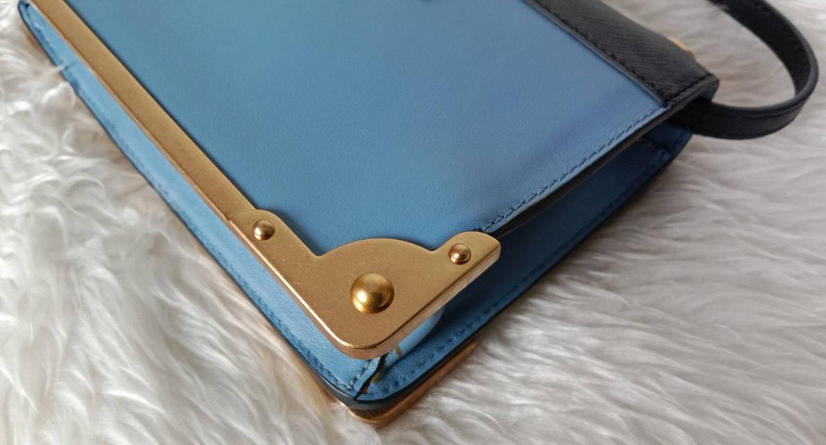 กระเป๋า PRADA Saffiano Shoulder Bag Saffiano leather Blue Gold Auth ar12338A Golden 15