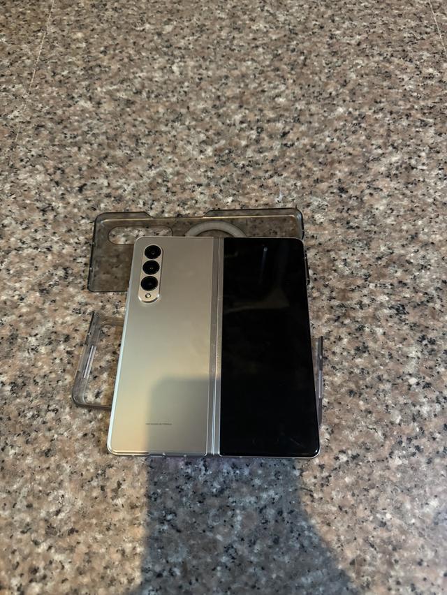 ขายๆๆๆถูกSamsungFold3 5G สีหายากPhontom Silver 256กิ๊กสูนTrueสภาพสวยการใช้งานดีเยี่ยมทุกๆฟังชั่นเครื่องรีสโตได้ตลอดไม่มีติดแอคเค้าใดๆคับ ( จอกางสุดจอไ