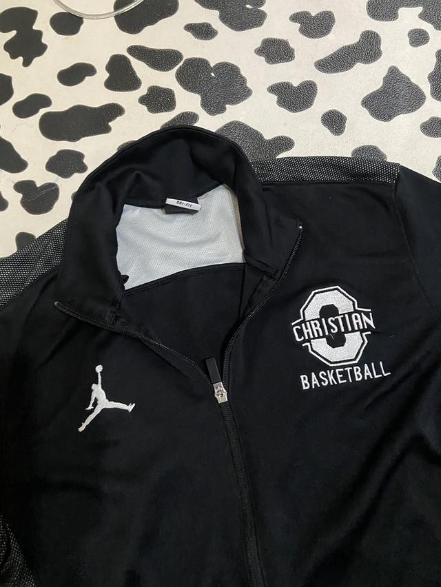 เสื้อแจ็คเก็ตวอร์มบาสเกตบอล Jordan ที่มีโลโก้ Christian Basketball รูปที่ 3