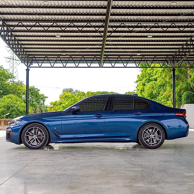 รหัสรถ 12AT6331 BMW 520d 2.0 M Sport ( G30 ) LCI | ปีจด : 2022