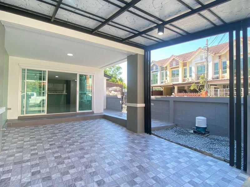 ทาวน์เฮาส์ 2 ชั้น ,หลังมุม เนื้อที่ 23.9 ตร.วา ขายหมู่บ้านกลอรี่เฮาส์ ถ.รามอินทรา 65 แยก 2-2 แขวงท่าแร้ง เขตบางเขน กรุงเทพฯ  16