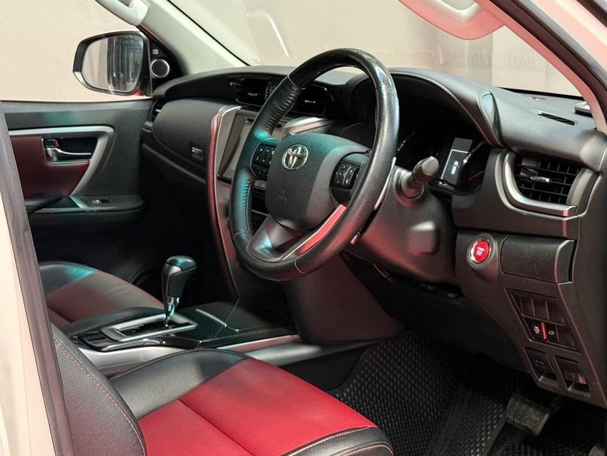 2019 TOYOTA FORTUNER TRD รถมือเดียวออกป้ายแดง รถวิ่งน้อย ประวัติศูนย์ครบ ไม่เคยมีอุบัติเหตุครับ 10