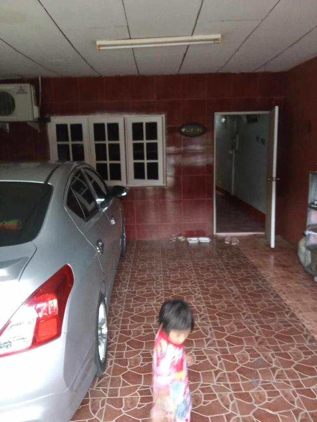 ขายด่วนทาวน์เฮ้าส์ชั้นเดียว บ้านอยู่ด่านนอกสะเดา อ.สะเดา จ.สงขลา ใกล้ศุลกากรสะเดา ซอยธนพัฒน์ 2 2 ห้องนอน 1 ห้องน้ำ 1 ห้องครัว ราคา 800000 บาท