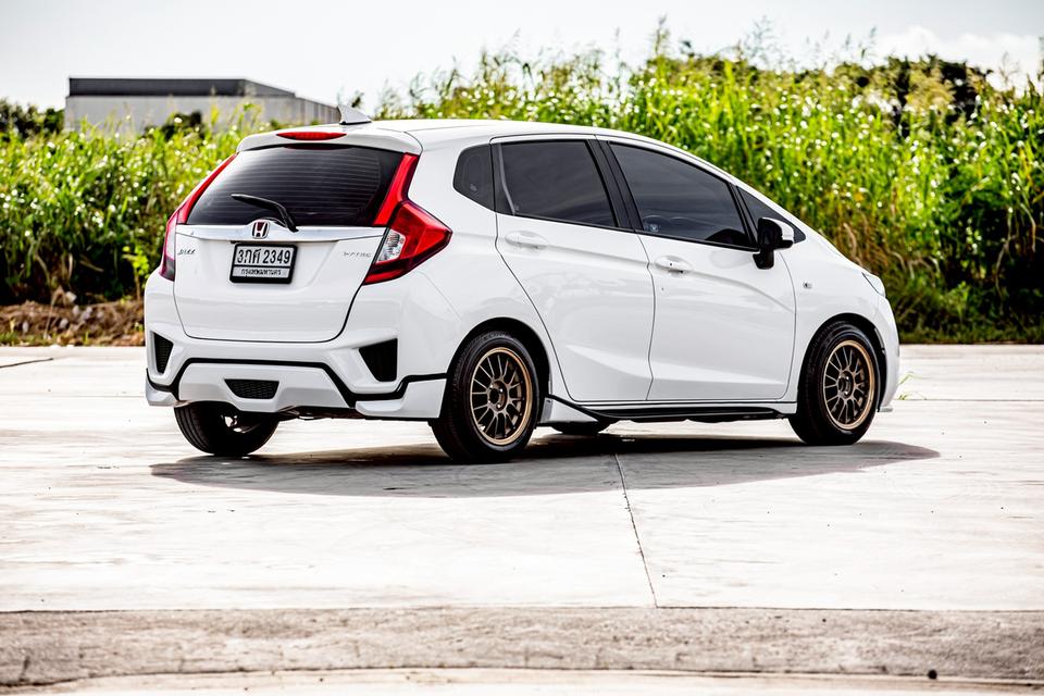 Honda Jazz 1.5 SV ปี 2014 สีขาว มือเดียวป้ายแดง