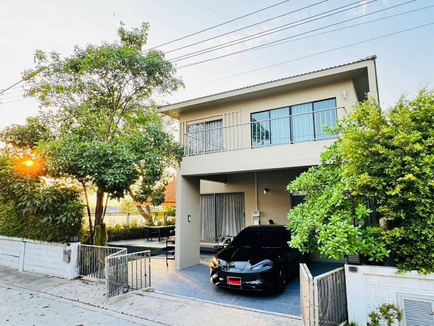 Executive Designer Home Near Bangkok — Elegant & Convenient 1