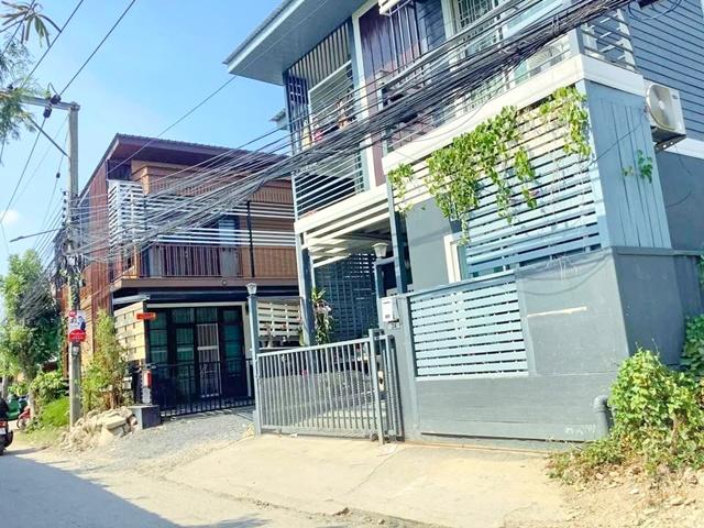 กรุงเทพกรีฑา5-7-9 บ้านเดี่ยว 2 ชั้นหลังมุม 4นอน 40 ตร.วา. MRTแยกลำสาลี 800 ม. 160 ตร.ม. 3 น้ำ พร้อมเฟอร์ฯ . รร.นานาชาติเ 7