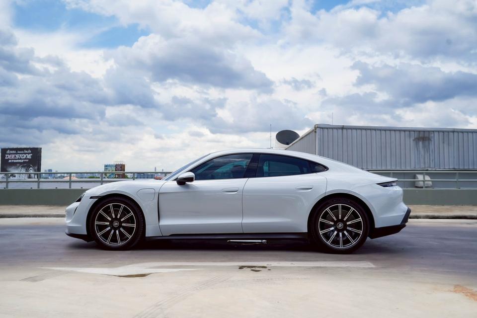 ขายรถ Porsche Taycan Base  8