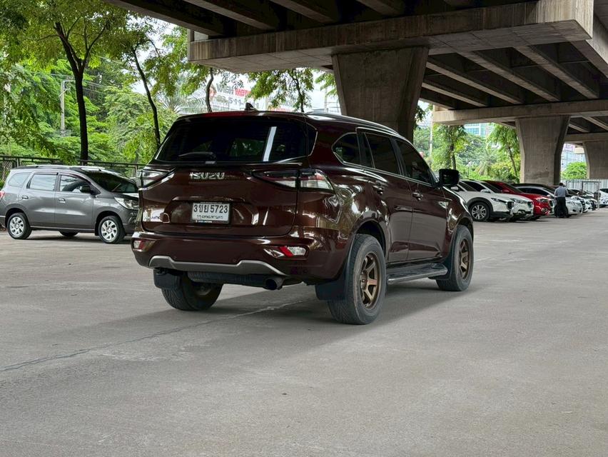 Isuzu MU-X 3.0 Ultimate 2WD Year 2022