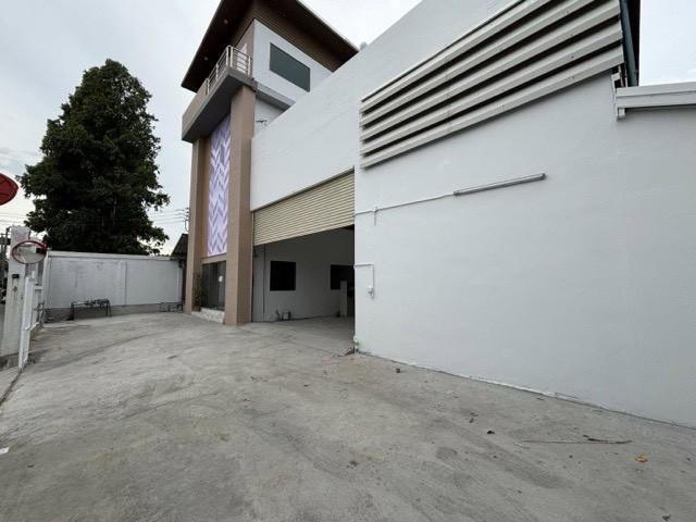 ขายอาคารสำนักงาน 3 ชั้นครึ่ง พร้อมโกดัง เนื้อที่ดิน136 ตร.ว ขายพร้อมผู้เช่าให้ผลตอบแทนทันที ใกล้เลียบด่วนรามอินทรา 1