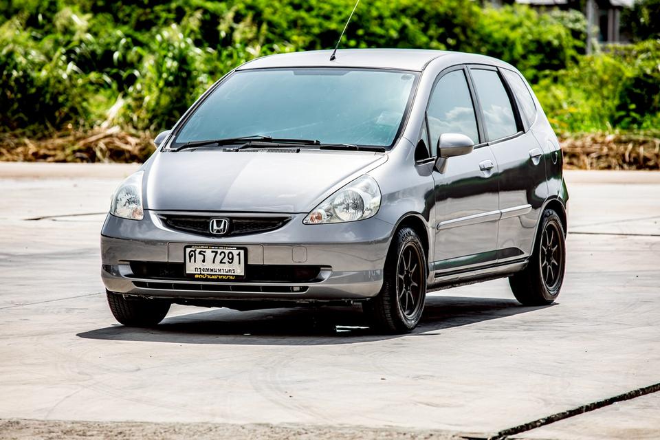 Honda Jazz 1.5 เกียร์ออโต้ ปี 2005 สีเทา