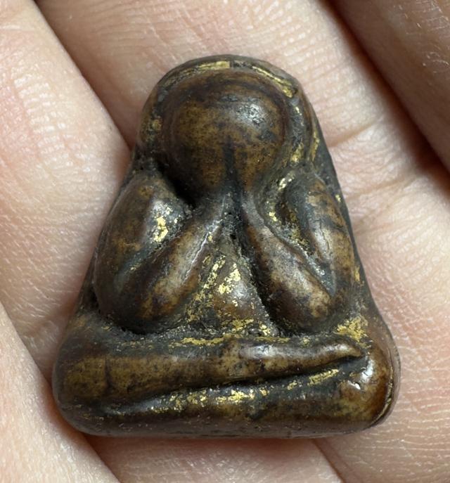 พระปิดตาหลวงพ่อแก้วเนื้อผงหลังแบบ