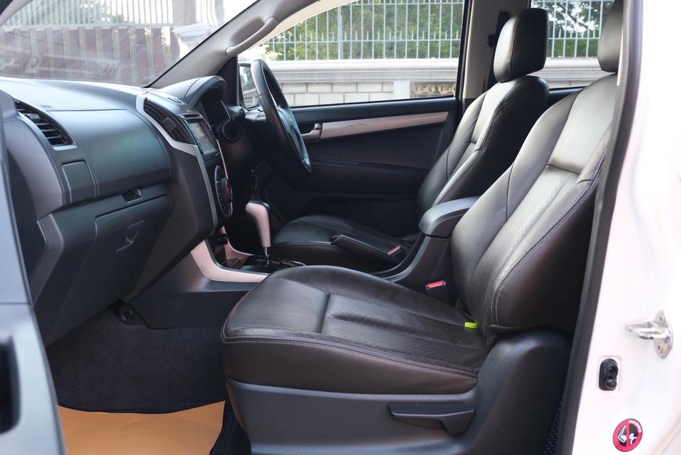  Auto ปี2013 isuzu d-max 3.0 CC. VGS turbo. เครดิตดีฟรีดาว 10