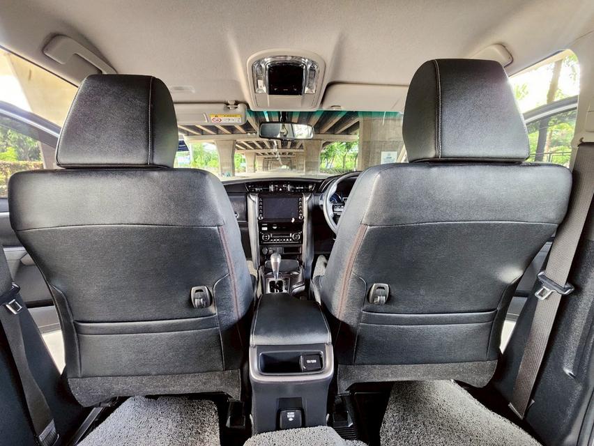 Toyota Fortuner 2.4 V 2WD AT ปี 2023 12