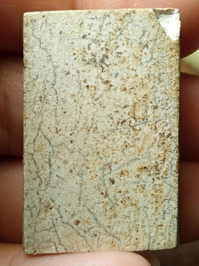 พระสมเด็จเก่าสวยเก่าธรรมชาติมีน้ำมันว่านดันออกมา รูปที่ 2