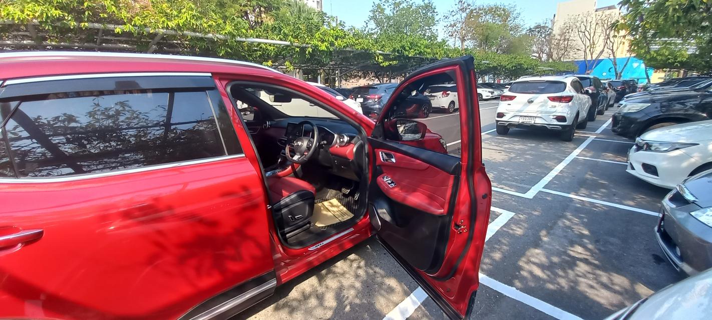 🔥 ขายด่วน! MG HS 1.5 X SUV ตัวท็อปสุด สีแดง 🔥 ✨ หลังคา Sunroof | รถบ้านมือเดียว | สภาพสวยมาก ✨ 📌 จดทะเบียน: ม.ค. 2021 📌 เครื่องยนต์: เบนซิน 1.5 Tu 10