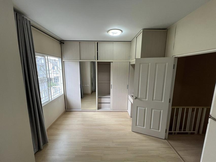 THE VILLAGE KM 8บางนา 4นอน2น้่ำ 28 ตารางวา ทิศใต้เลขมงคล 16